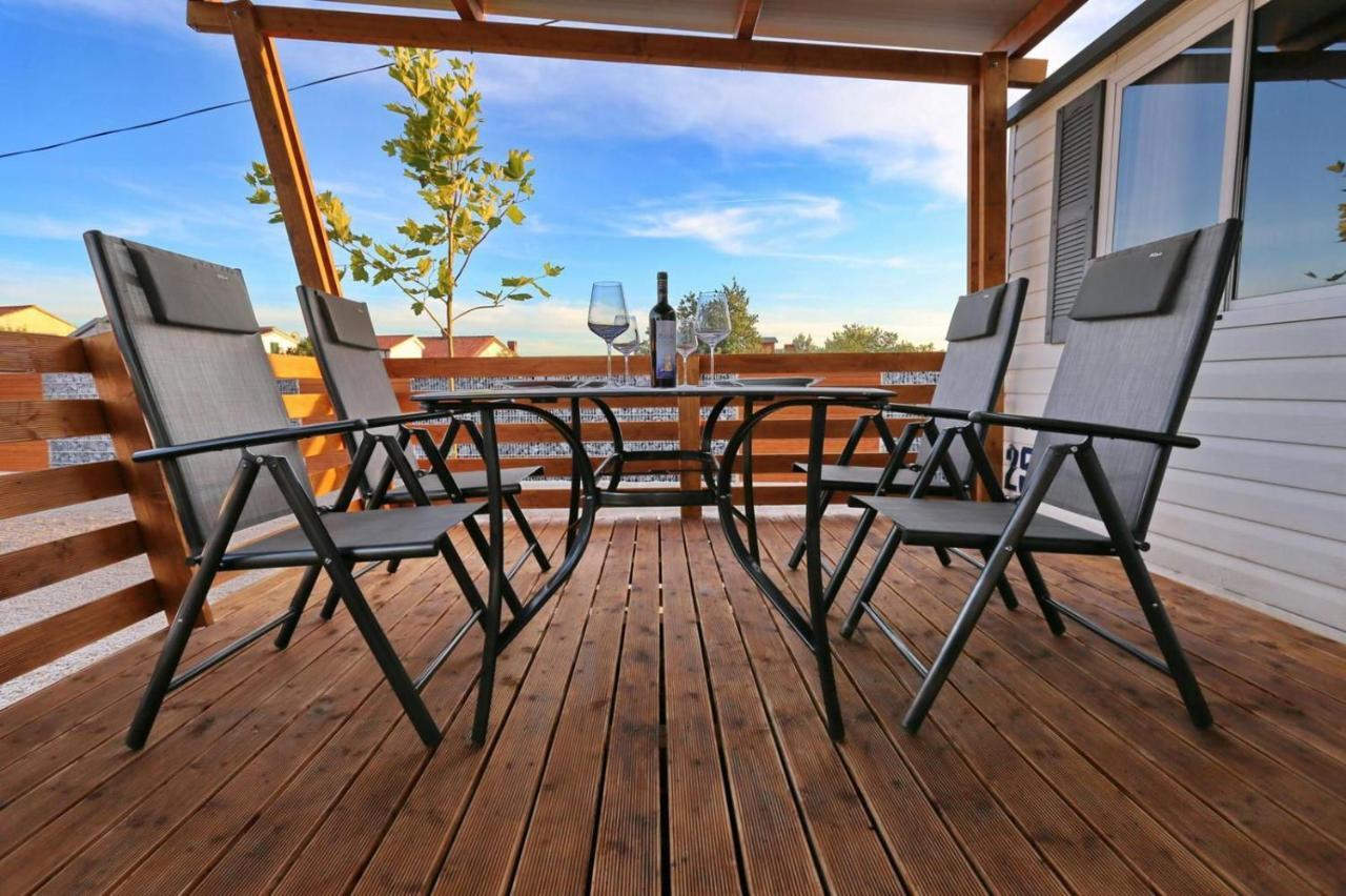Poolside Mobile Home Турань Экстерьер фото