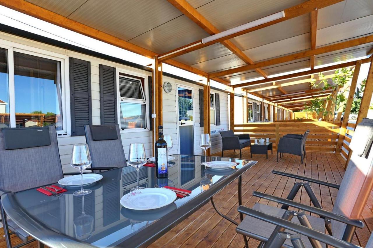 Poolside Mobile Home Турань Экстерьер фото