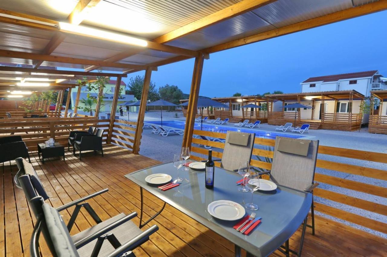 Poolside Mobile Home Турань Экстерьер фото