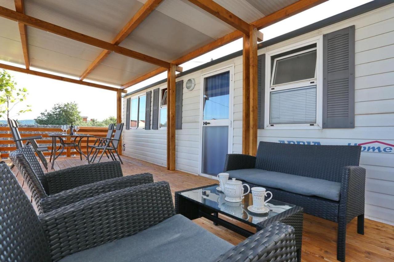 Poolside Mobile Home Турань Экстерьер фото