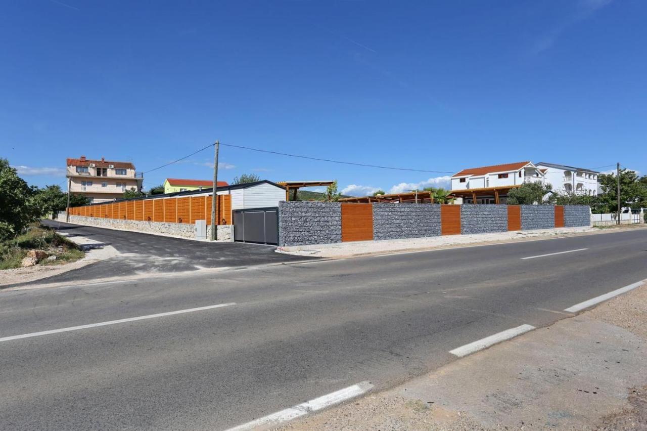 Poolside Mobile Home Турань Экстерьер фото